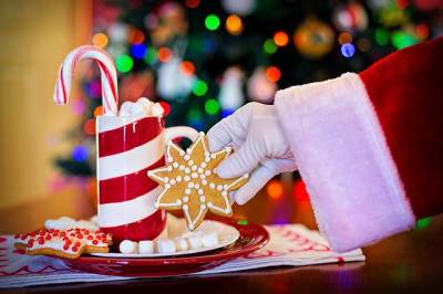 grafika do wpisu: Rozdajemy cukierki z okazji Dnia Świętego Mikołaja!