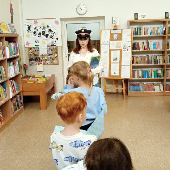 Bajeczna i bajkowa podróż pociągiem po bibliotece. Zajęcia dla przedszkolaczków.