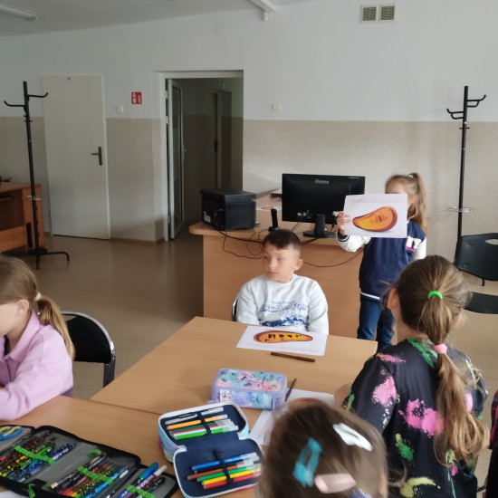 Złoto Północy. Zajęcia o tematyce bursztynu dla klasy 2 B z Żyglina.