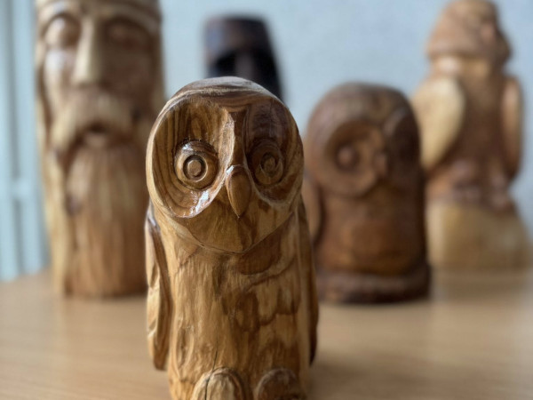 Rzeźby i płaskorzeźby Tomasza Wójtowicza.