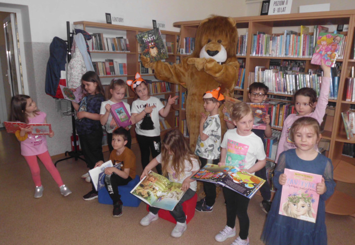 Lew w Paryżu- zajęcia biblioteczne z przedszkolakami w oparciu o bajkę o lwie.