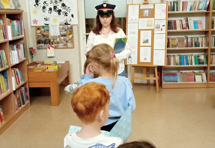Bajeczna i bajkowa podróż pociągiem po bibliotece. Zajęcia dla przedszkolaczków.
