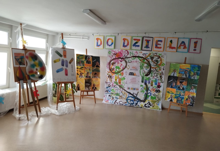 ,,Do dzieła!"  Wystawa twórczości uczestników Nocy Bibliotek 2025.